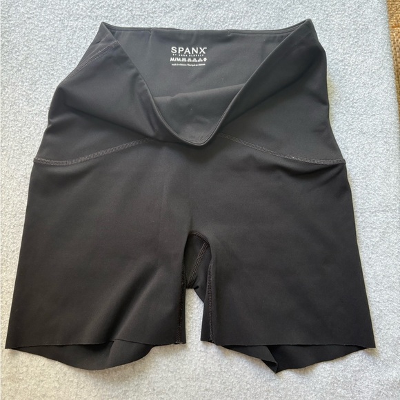 SPANX Black Bike Shorts – Women’s Size Medium - Picture 2 of 2